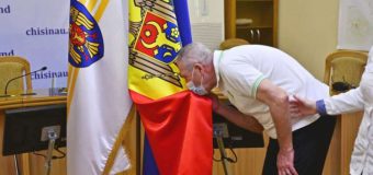 Un grup de străini care locuiesc la Chișinău au depus jurământul pentru obținerea cetățeniei Republicii Moldova