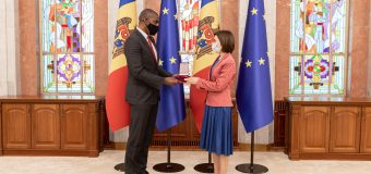Ambasadorul SUA în RM a primit „Ordinul de Onoare” de la Președintele Maia Sandu