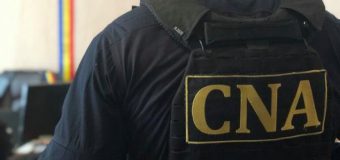 Doi polițiști ai BPRO Chișinău, denunțați la CNA. Au cerut 3 mii lei să nu documenteze un tânăr pentru păstrarea drogurilor