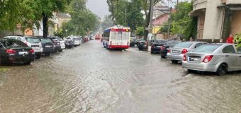 Locuitorii mun.Chișinău care utilizează transportul public sunt îndemnați să evite zonele cu risc de inundații