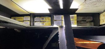 Din tavanul unui autocar ce se deplasa spre Italia au fost extrase 54 600 de țigări