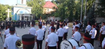 Cei 25 de salvatori și pompieri au ajuns în Republica Moldova – întâmpinați cu aplauze și onoruri