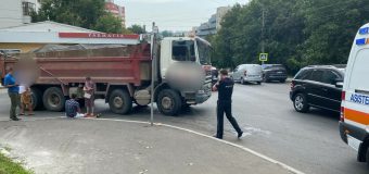 Chișinău: O femeie a fost tamponată în timp ce se deplasa neregulamentar pe marginea carosabilului