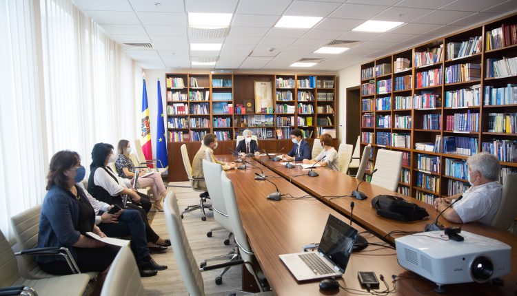 Parlamentul urmează să modifice Legea privind piața produselor petroliere