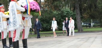 Manifestările dedicate celei de-a 30-a aniversări a Independenței RM au început cu ceremonia depunerii de flori