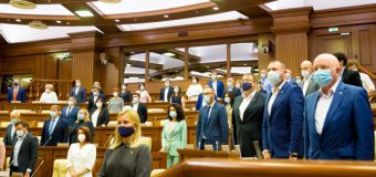 Deputații au ținut un minut de reculegere în memoria victimelor incendiului de la Spitalul din Constanța