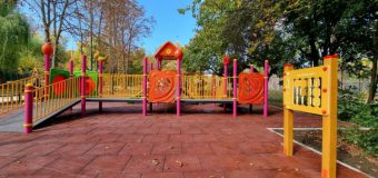 În Parcul „Valea Trandafirilor” a fost amenajat un complex de joacă pentru copii cu necesități speciale