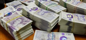 Un moldovean intenționa să intre în R. Moldova cu 84 mii lire sterline