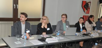 O polițistă de frontieră participantă la cea de-a 11-a reuniune a Grupului de lucru în domeniul schimbului de informații privind documentele de călătorie