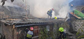 Incendiu în capitală: O casă de locuit a fost cuprinsă de flăcări