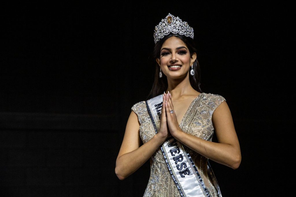 Miss India, Harnaaz Sandhu, poses for the media  after winning the  70th Miss Universe beauty pageant in Israel's southern Red Sea coastal city of Eilat on December 13, 2021.S(Photo by Heidi Levine /Sipa Press).//LEVINE_34/2112130643,Image: 647657516, License: Rights-managed, Restrictions: , Model Release: no, Credit line: Profimedia