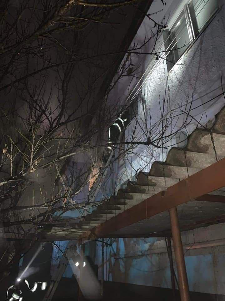 Incendiu într-un bloc locativ din Ialoveni. Mai multe persoane riscau să se intoxice