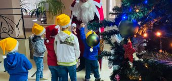 „Poșta Moldovei”, în parteneriat cu „Fabrica de Fericire”, au împărțit daruri copiilor din două centre de plasament din Chișinău
