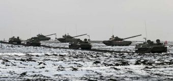 Rusia anunţă că retrage o parte din militarii de la graniţa cu Ucraina: „Au început deja încărcarea în mijloace de transport feroviare şi rutiere”