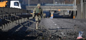 A cincea zi de război în Ucraina: Atacuri în apropiere de Kiev. Ar urmă să înceapă negocieri între Rusia și Ucraina
