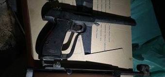 Trei arme nedeclarate depistate de vameși la postul Leușeni