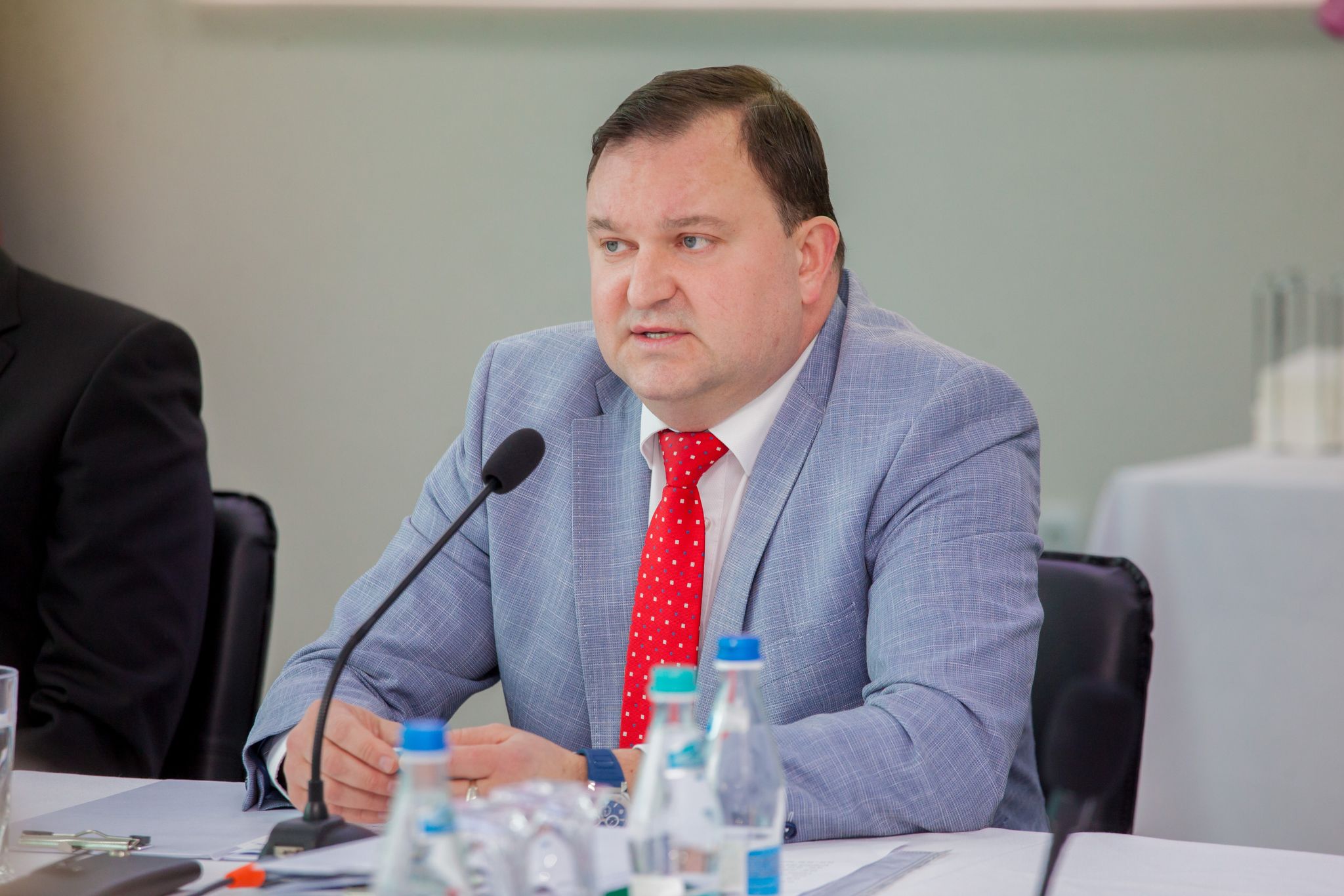 Peste 100 milioane de euro – investiții în R. Moldova, sunt puși în zona de așteptare. Care e motivul?