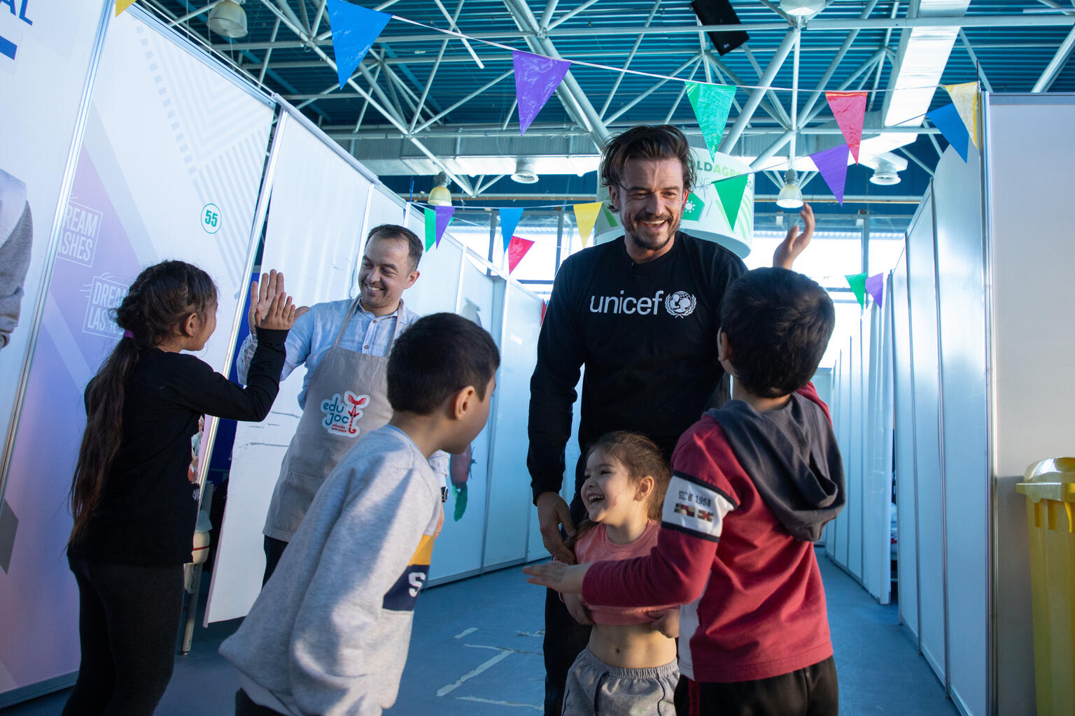 FOTO// Orlando Bloom, în Republica Moldova: Ce a făcut actorul timp de două zile