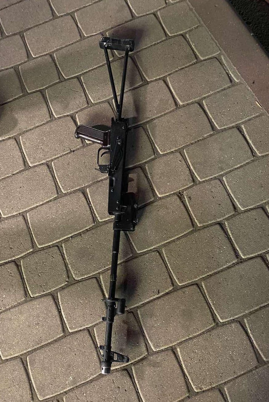 A încercat să traverseze frontiera cu o armă sub haine. Un bărbat de 31 ani – reținut