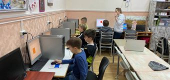 613 de copii refugiați au fost încadrați temporar în 49 de instituții de învățământ primar și secundar din Capitală