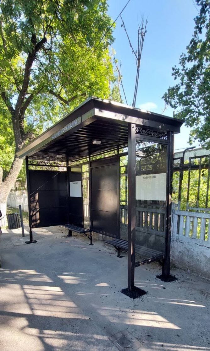 (FOTO) În reabilitare se află alte 50 stații de așteptare a transportului public