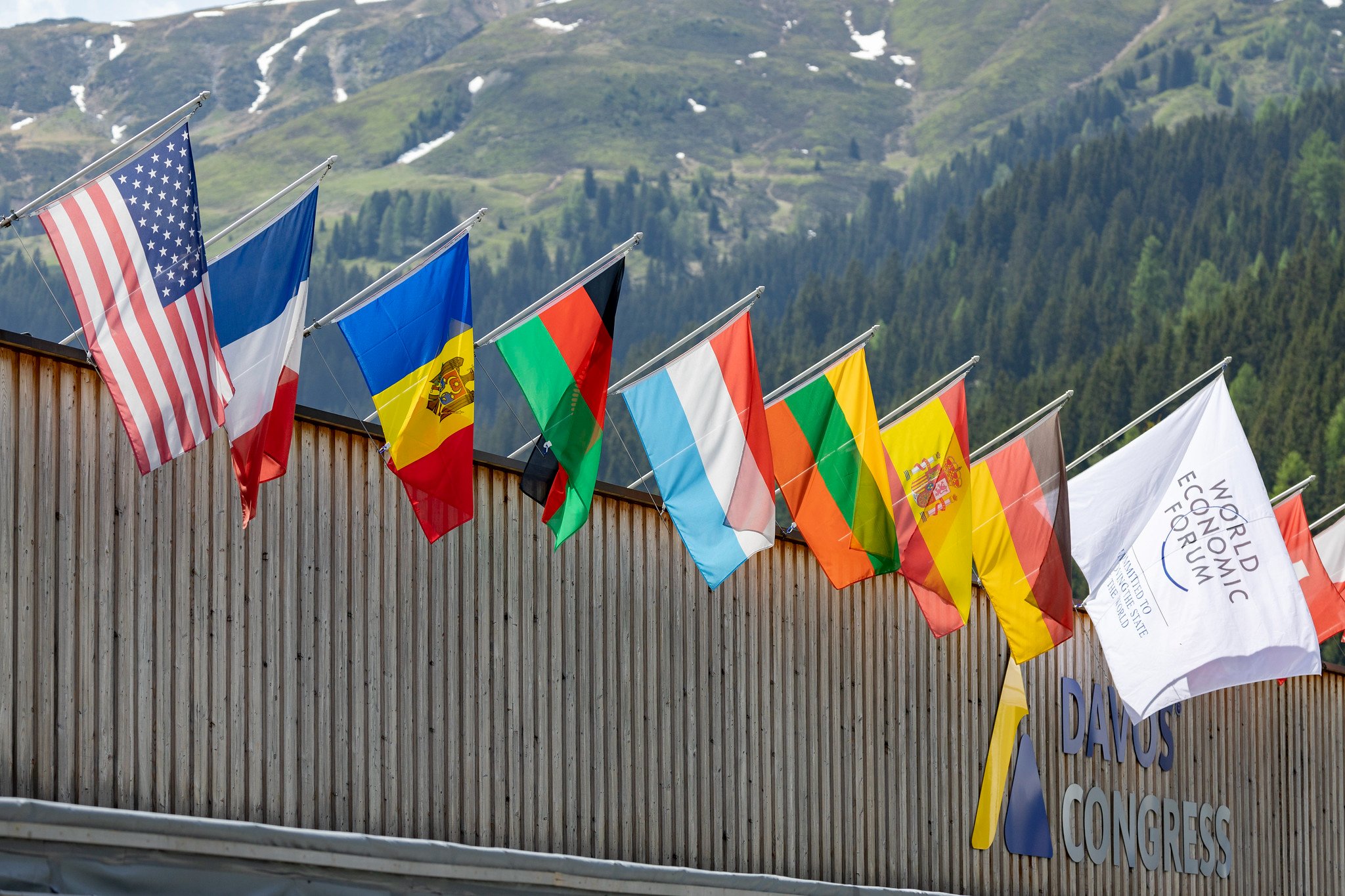 Premierul va participa la Forumul Economic Mondial de la Davos