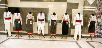 Parlamentul Republicii Moldova găzduiește o expoziție de costume populare