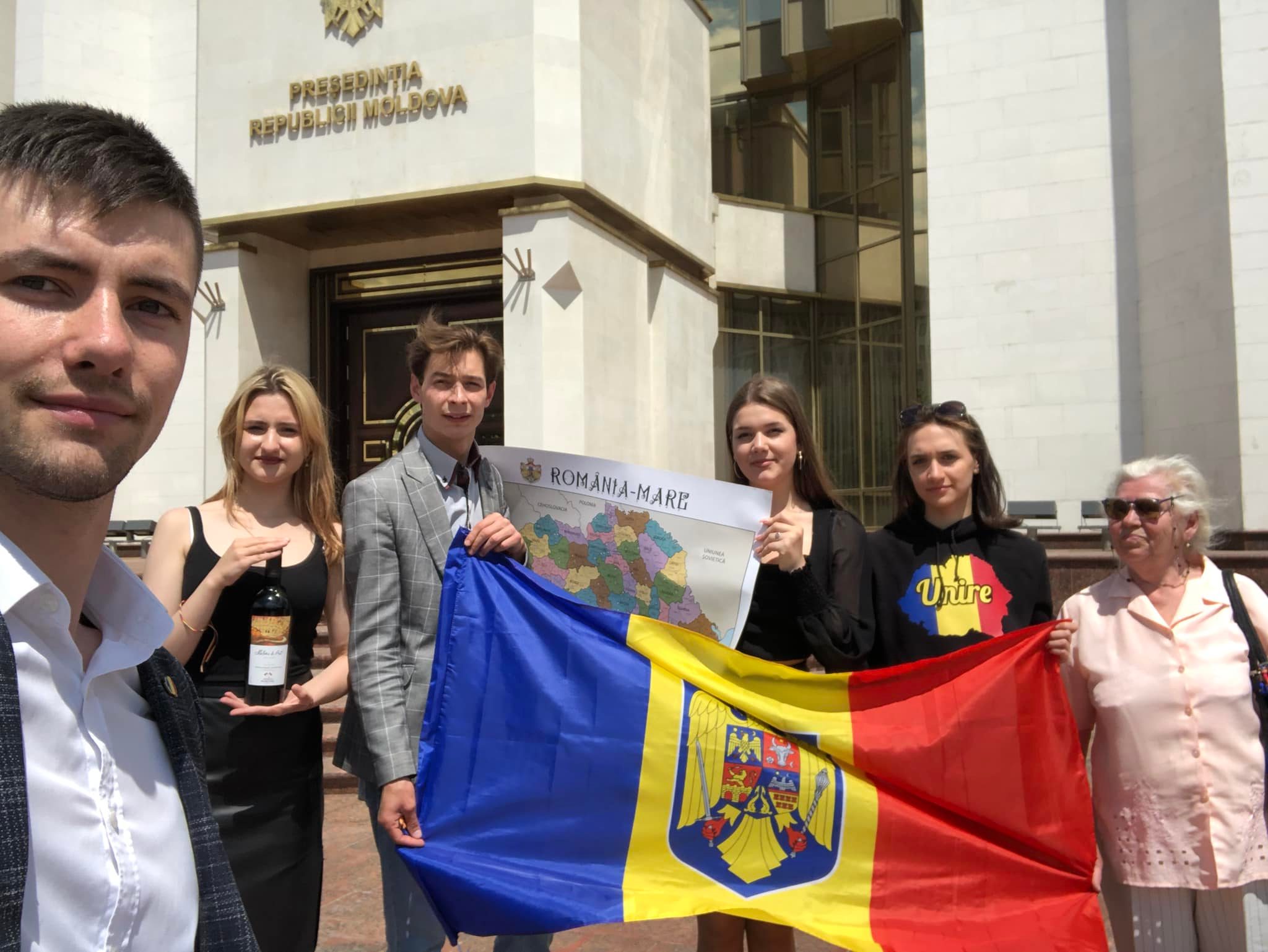 Unioniști, la Președinție! Vezi ce cadou i-au dus Maiei Sandu!