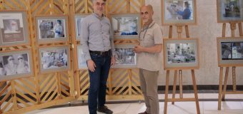 Omagiu adus medicilor: Autentic, empatic, discret – chipul lucrătorului medical în fotografiile lui Mihai Vengher, expuse la Parlament