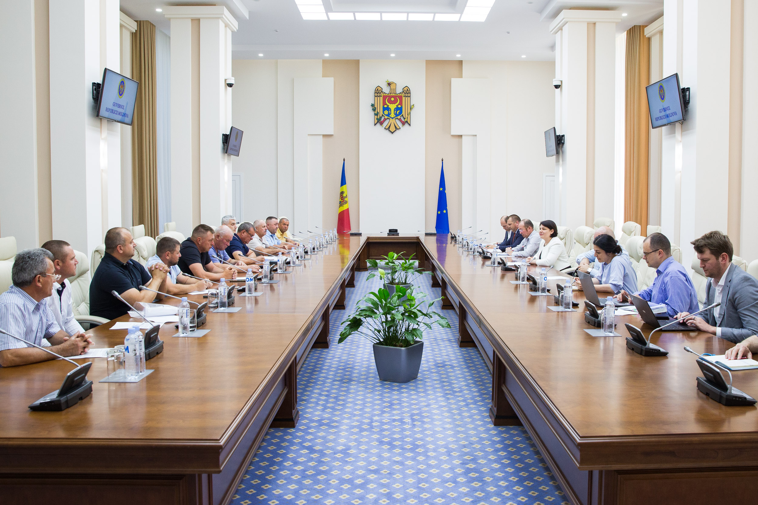 Guvernul a decis că va compensa 100% accizele la motorină pentru întreprinderile agricole mici și mijlocii