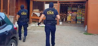 Șeful unei întreprinderi municipale de alimentație publică și trei agenți economici, reținuți de PA și CNA pentru acte de corupție