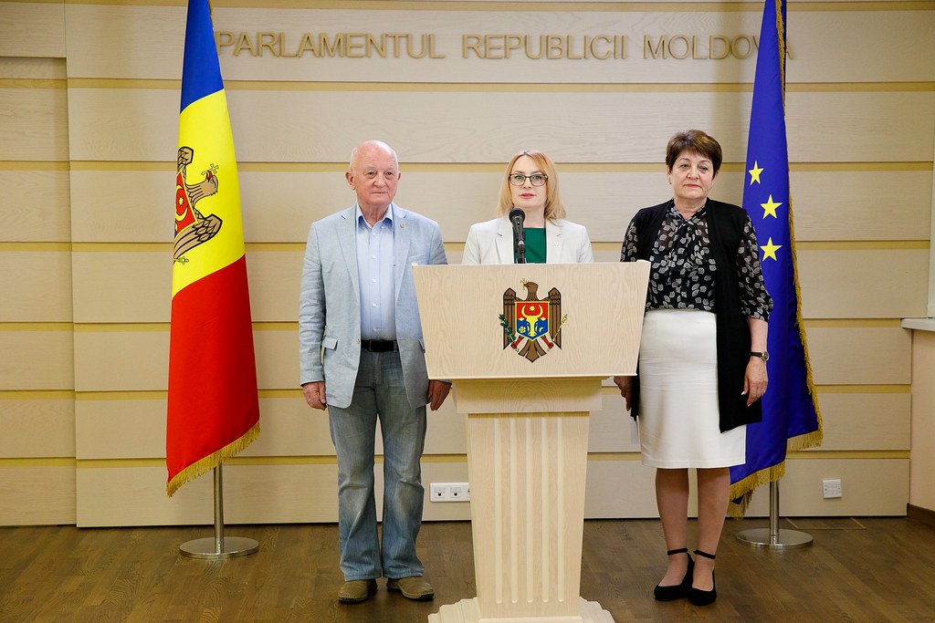 Inițiativa legislativă a unui deputat: Orice copil născut în R. Moldova va obține automat cetățenia statului
