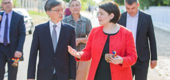 Premierul și directorul general adjunct al FMI au vizitat gimnaziul din localitatea Gura Bîcului, Anenii Noi