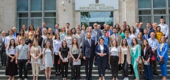 Stagii de practică la Guvern timp de 2 luni. Persoanele vor fi ghidate de Înalți Consilieri ai UE