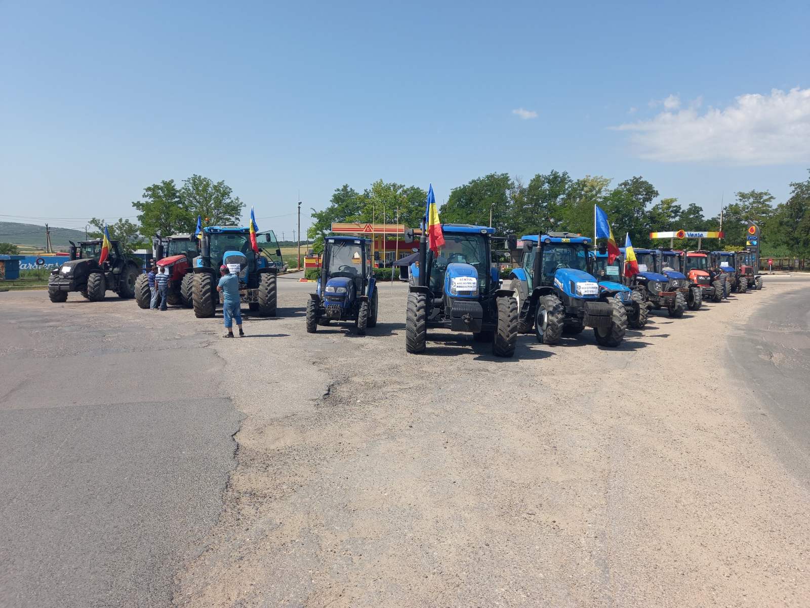 (FOTO) Agricultorii au protestat în întreaga țară