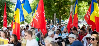 Protest la Curtea de Apel Chișinău în susținerea lui Igor Dodon