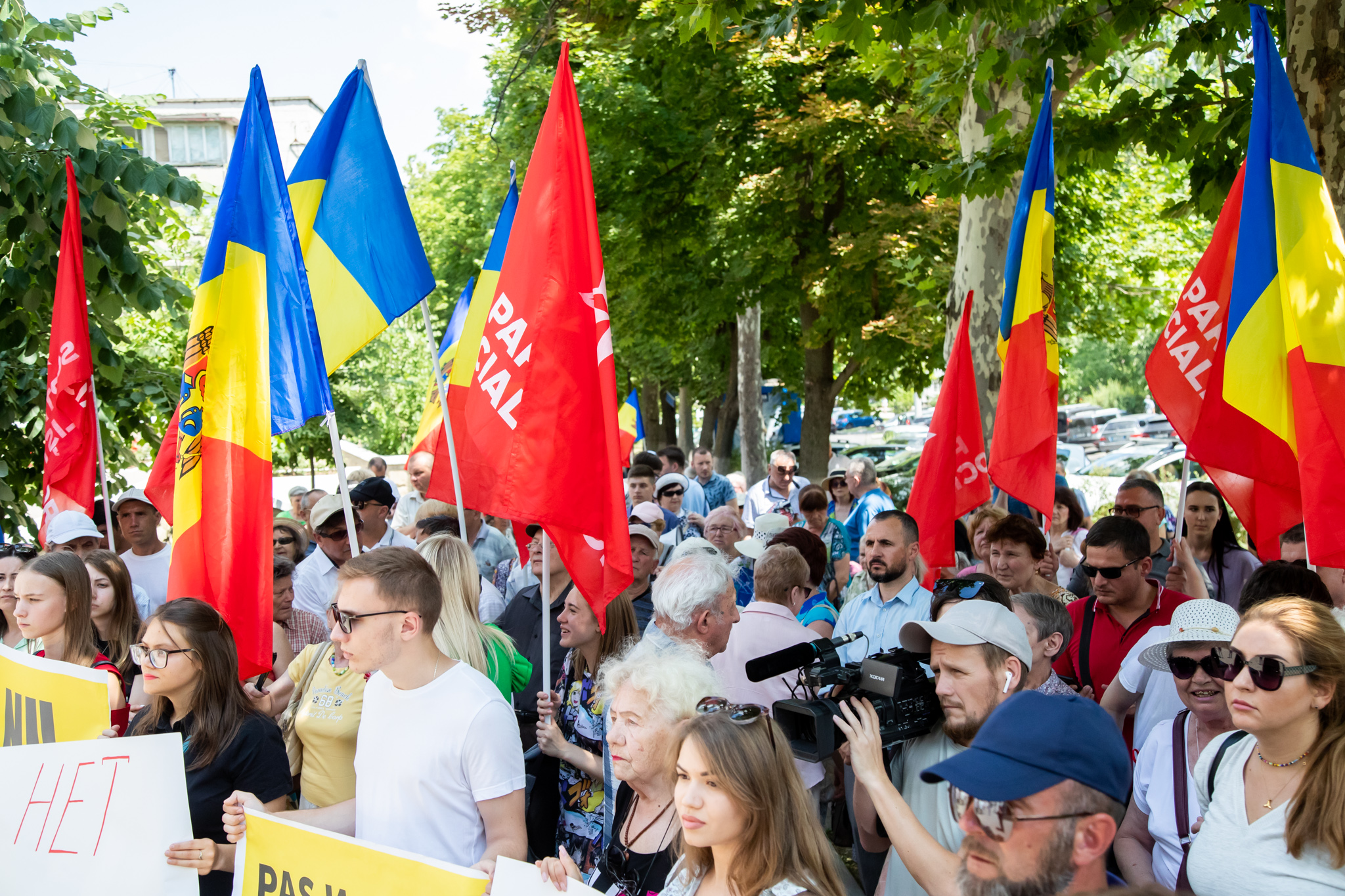 Protest la Curtea de Apel Chișinău în susținerea lui Igor Dodon