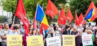 Socialiștii, în fața Parlamentului: Demisia Guvernului!