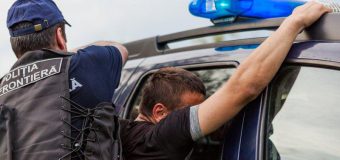 Trei persoane – reținute de polițiștii de frontieră pentru organizarea migrației ilegale