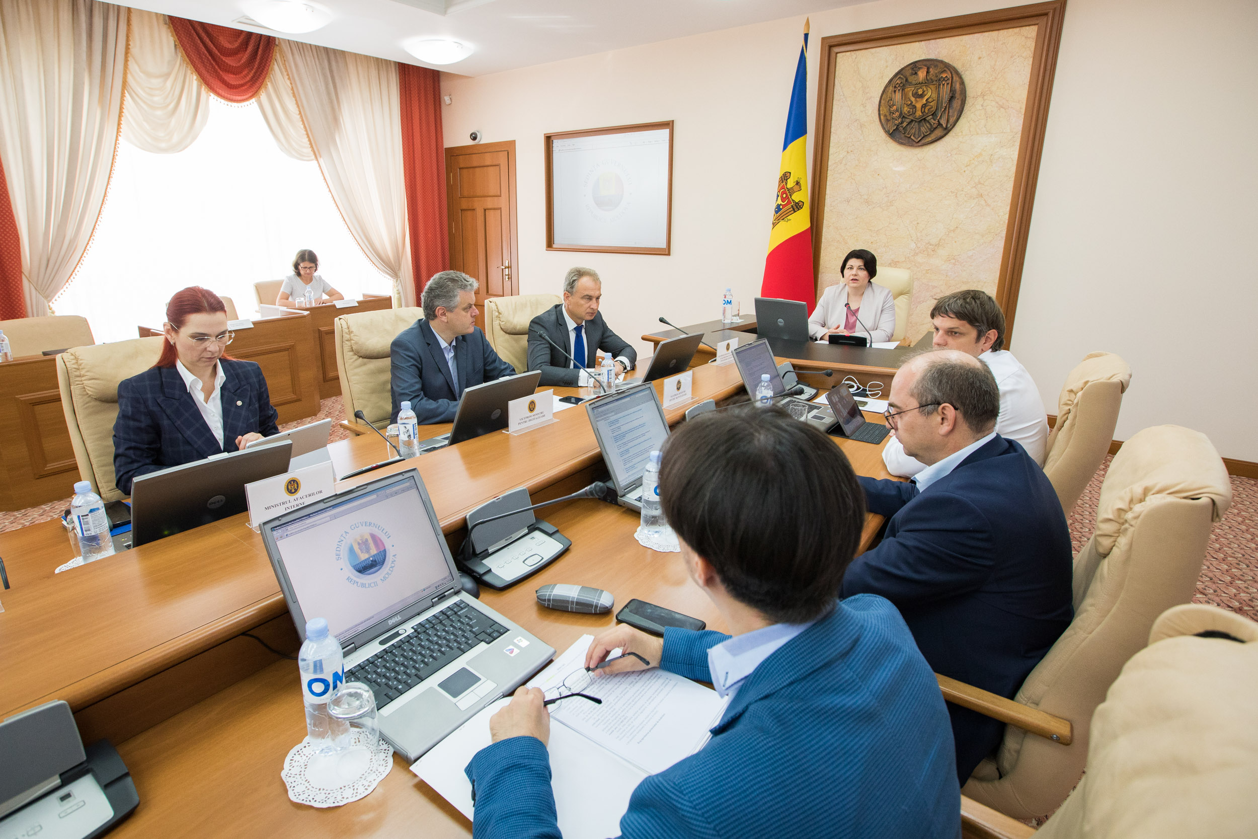 Persoanele în etate sau cu nevoi speciale vor putea primi pensia, alocația sau indemnizația mai ușor