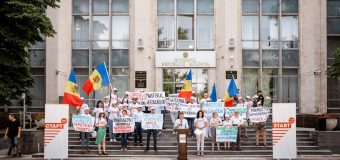 Tinerii organizației „START”, a mișcării civice „O viață nouă”, cer demisia Guvernului, ca urmare a deciziei de lichidare a universităților