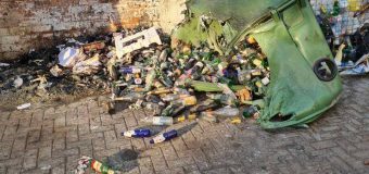 (FOTO) Mai multe containere pentru gunoi au fost vandalizate
