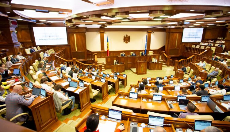 Termenul de activitate a Comisiei pentru examinarea procesului decizional privind controlul inflației și politica monetară a fost extins