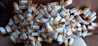 Doi bărbați din nordul țării vindeau ilegal țigări