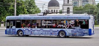 Excusii gratuite cu troleibuzul turistic în Capitală, în contextul festivalului „Te salut, Chișinău!”