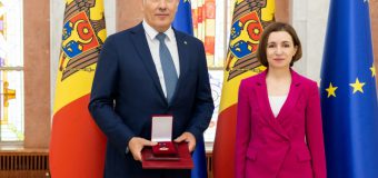 Ambasadorul Lituaniei decorat cu „Ordinul de Onoare”