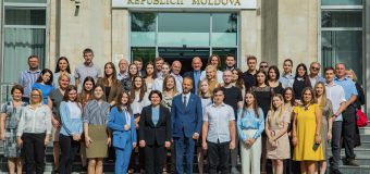 Bursierii programului inovator, lansat de Uniunea Europeană și Guvernul Republicii Moldova, își finalizează cu succes stagiile în instituțiile statului
