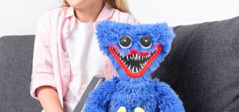 Jucăria „Huggy Wuggy” – periculoasă pentru copilul tău?