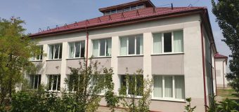Elevii clasei a I-a ai gimnaziului Tohatin vor învață în sală de clasă nouă