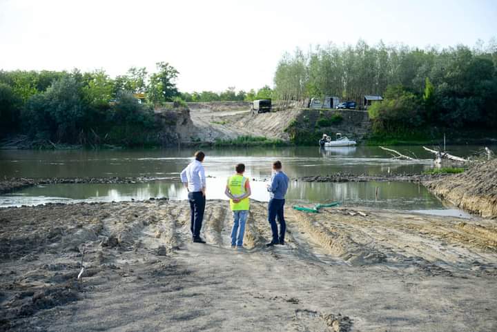 (FOTO) Ministrul Spînu a văzut cum se fac lucrările de construcție a podului peste Prut